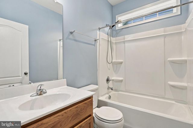 116 BLEEDING HEART DR, White Post, VA 22663