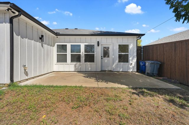 3001 Fernwood Avenue, Dallas, TX 75216