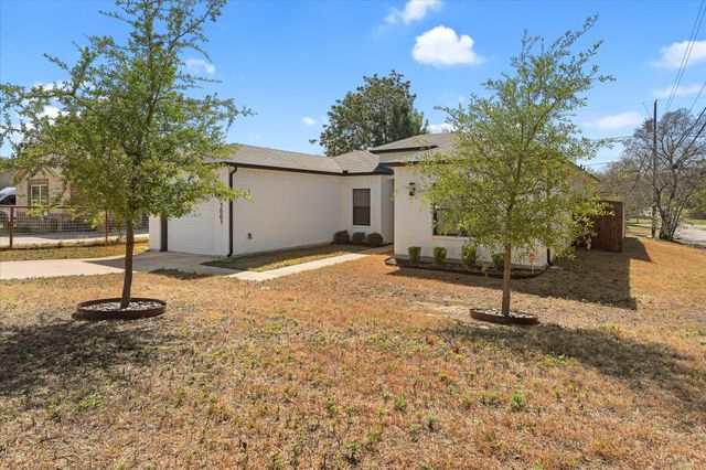 3001 Fernwood Avenue, Dallas, TX 75216