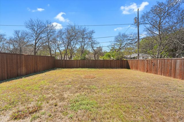 3001 Fernwood Avenue, Dallas, TX 75216