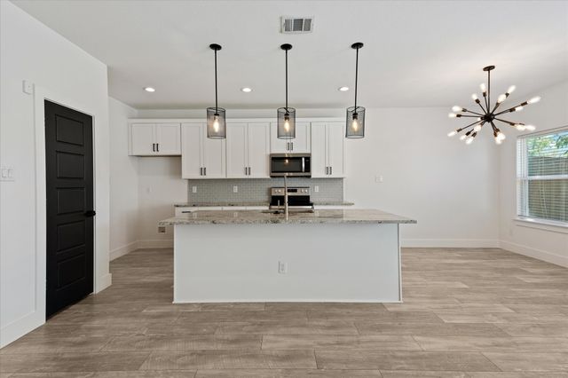 3001 Fernwood Avenue, Dallas, TX 75216