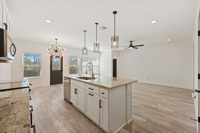 3001 Fernwood Avenue, Dallas, TX 75216