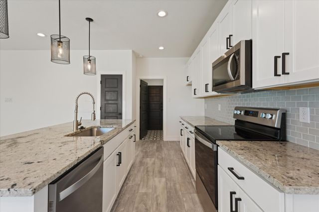 3001 Fernwood Avenue, Dallas, TX 75216