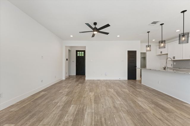 3001 Fernwood Avenue, Dallas, TX 75216