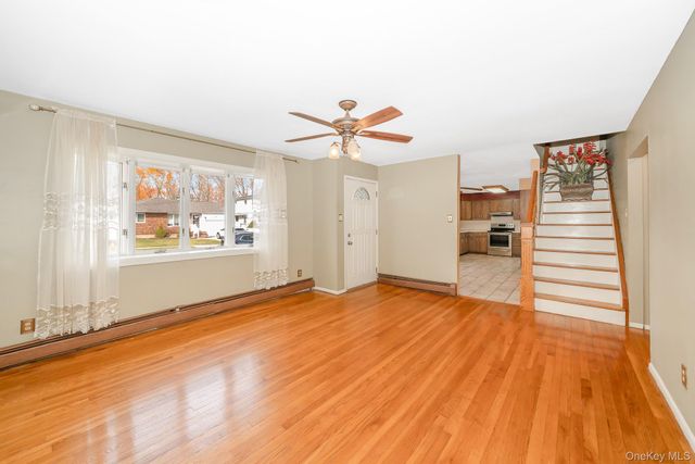 30 Poplar Avenue, Farmingdale, NY 11735