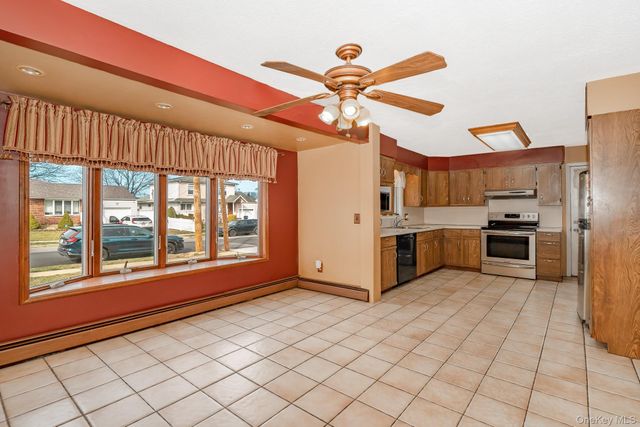 30 Poplar Avenue, Farmingdale, NY 11735