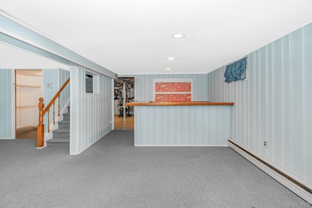 30 Poplar Avenue, Farmingdale, NY 11735