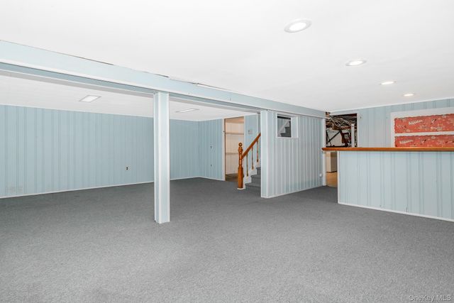 30 Poplar Avenue, Farmingdale, NY 11735