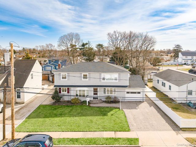 30 Poplar Avenue, Farmingdale, NY 11735