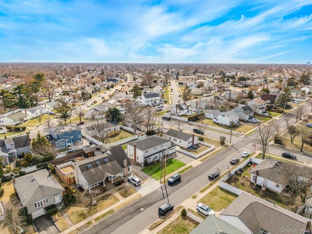 30 Poplar Avenue, Farmingdale, NY 11735