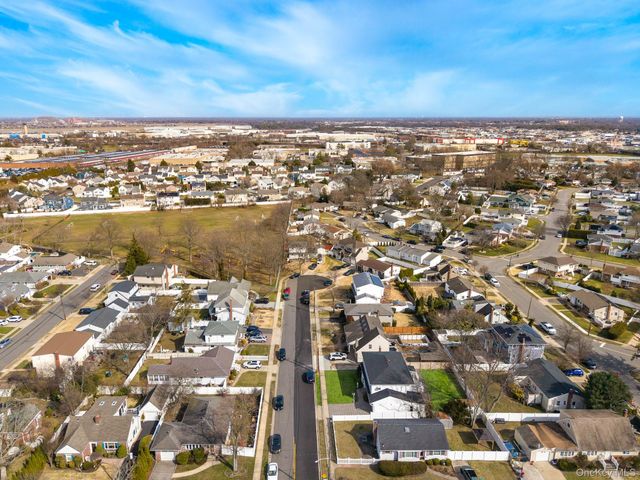 30 Poplar Avenue, Farmingdale, NY 11735