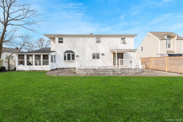 30 Poplar Avenue, Farmingdale, NY 11735