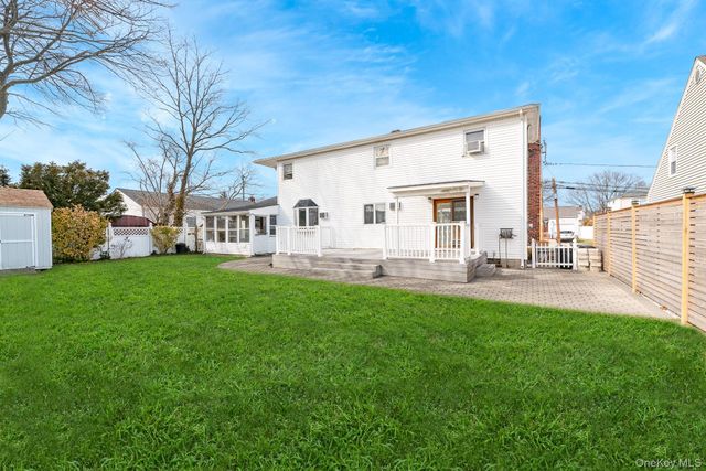 30 Poplar Avenue, Farmingdale, NY 11735