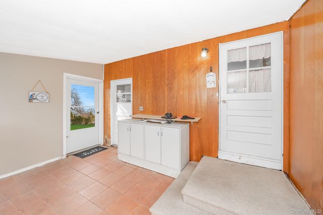 30 Poplar Avenue, Farmingdale, NY 11735