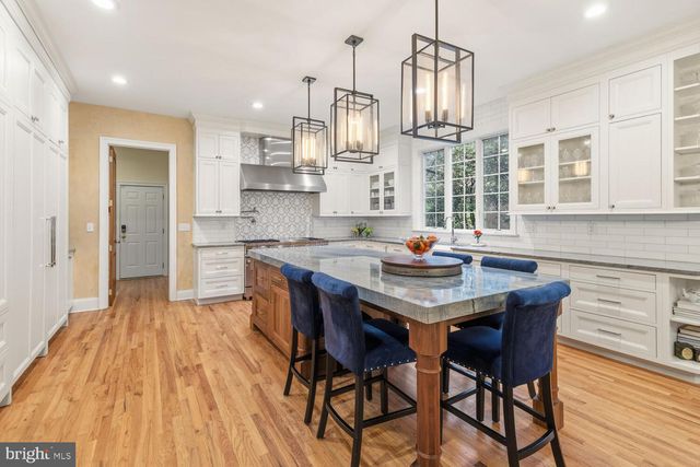 732 SAINT ANDREWS RD, Philadelphia, PA 19118