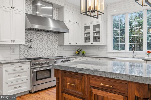 732 SAINT ANDREWS RD, Philadelphia, PA 19118