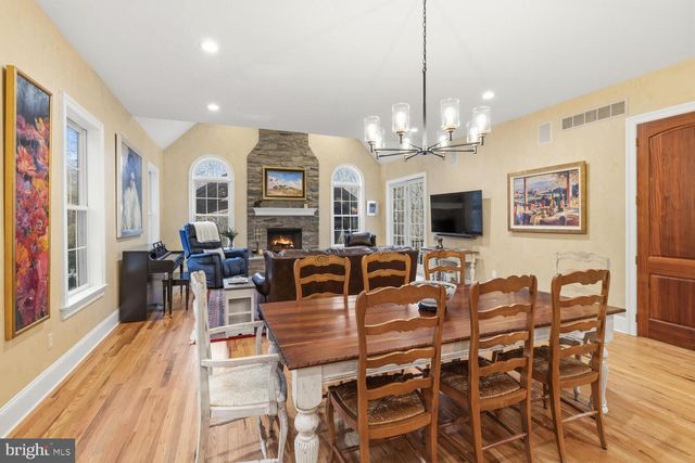 732 SAINT ANDREWS RD, Philadelphia, PA 19118