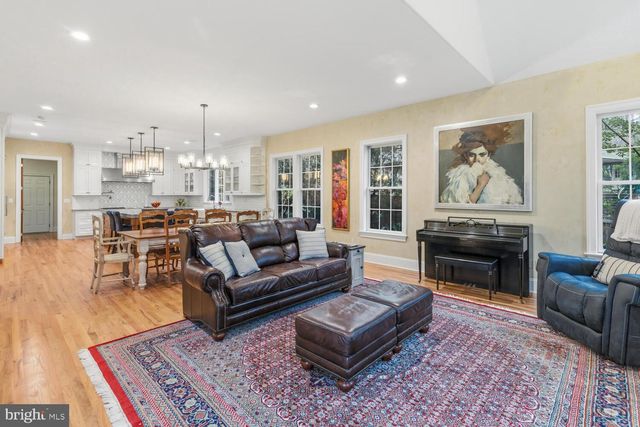 732 SAINT ANDREWS RD, Philadelphia, PA 19118