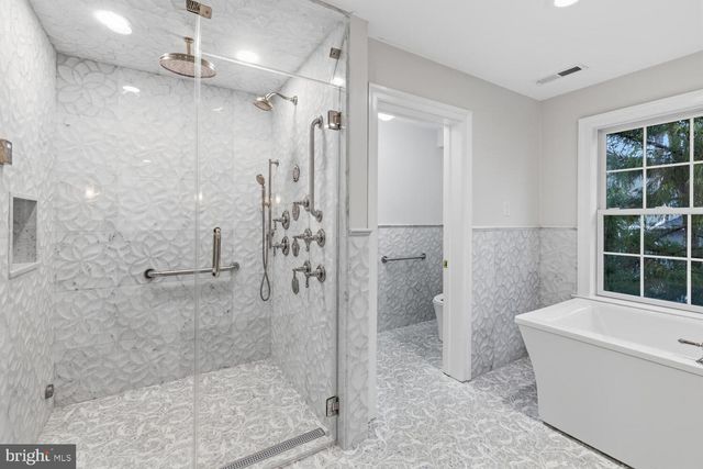 732 SAINT ANDREWS RD, Philadelphia, PA 19118
