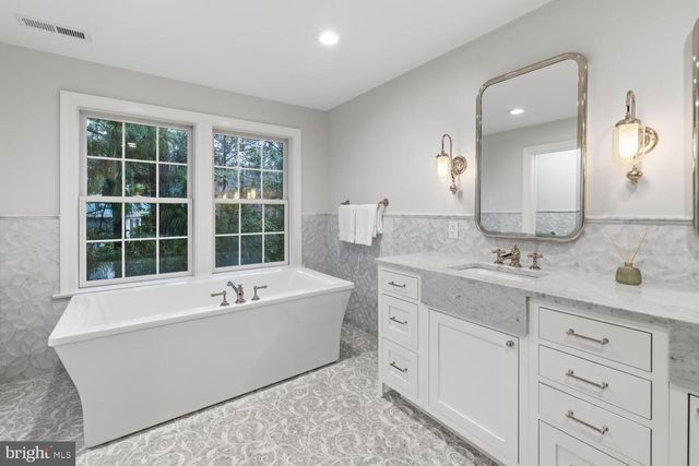 732 SAINT ANDREWS RD, Philadelphia, PA 19118