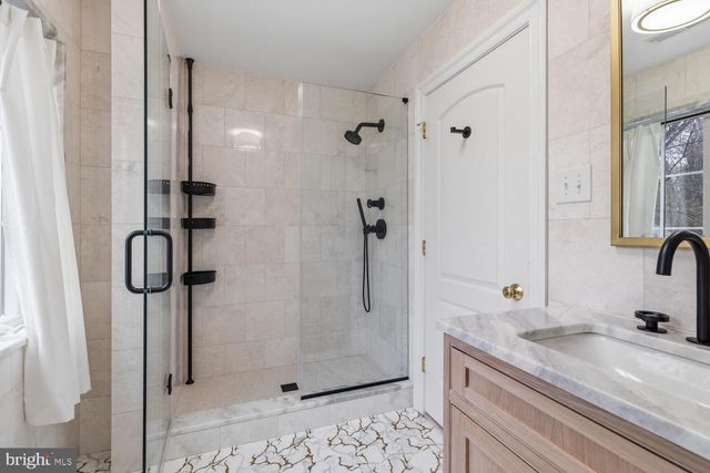732 SAINT ANDREWS RD, Philadelphia, PA 19118