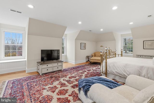 732 SAINT ANDREWS RD, Philadelphia, PA 19118