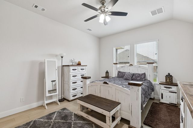 388 N Montague Street, Pilot Point, TX 76258