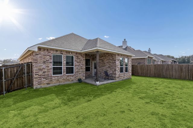 388 N Montague Street, Pilot Point, TX 76258