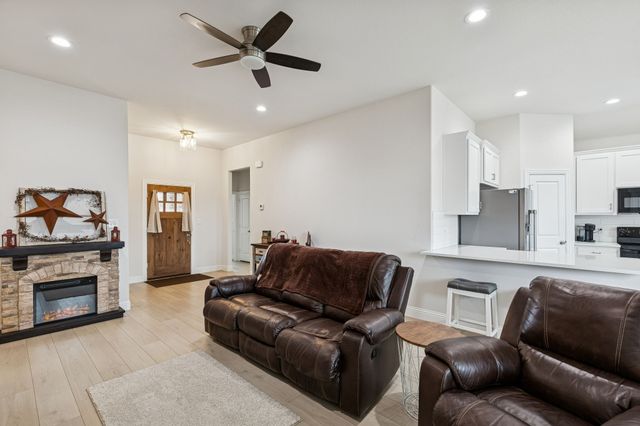 388 N Montague Street, Pilot Point, TX 76258