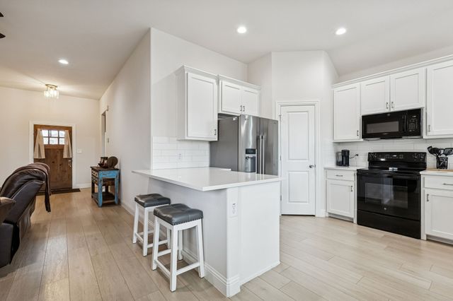 388 N Montague Street, Pilot Point, TX 76258