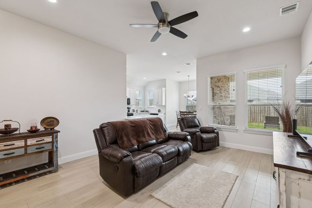 388 N Montague Street, Pilot Point, TX 76258