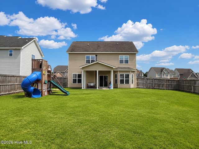 589 Aurora Place, Hampstead, NC 28443