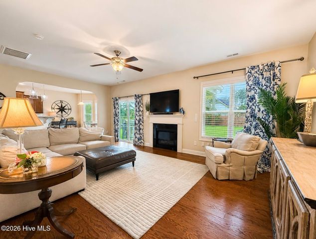 589 Aurora Place, Hampstead, NC 28443