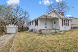 1323 Pleasant Grove Rd, Westmoreland, TN 37186