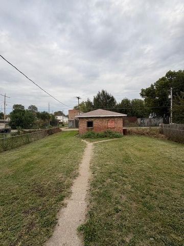 2311 S 10th Street, St Joseph, MO 64503