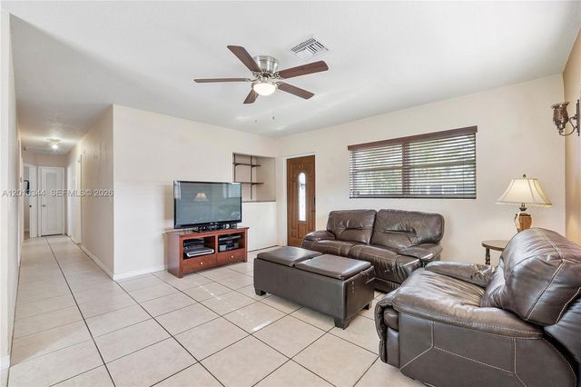 7201 SW 4th St, North Lauderdale, FL 33068