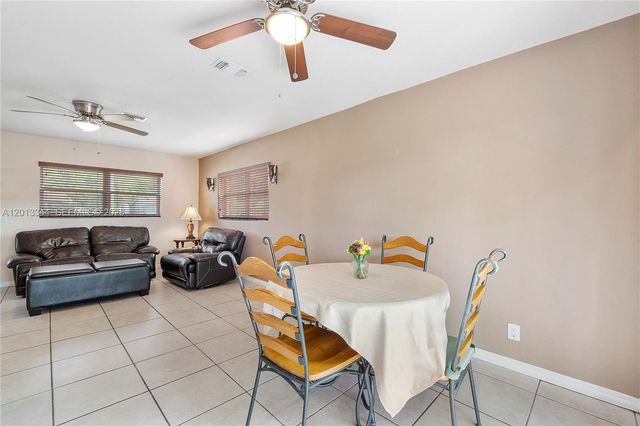 7201 SW 4th St, North Lauderdale, FL 33068
