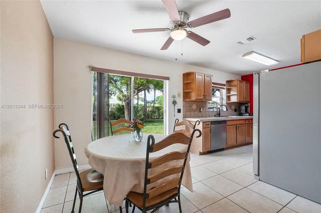 7201 SW 4th St, North Lauderdale, FL 33068