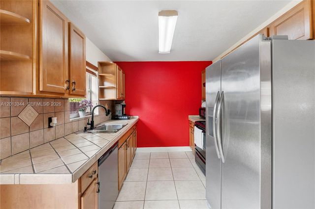 7201 SW 4th St, North Lauderdale, FL 33068