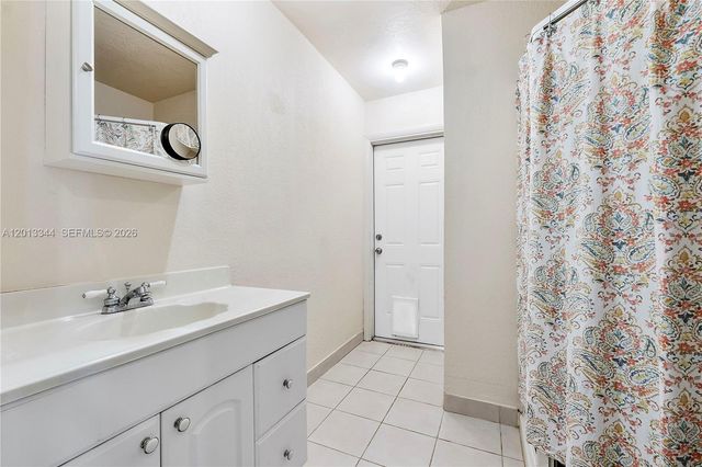 7201 SW 4th St, North Lauderdale, FL 33068