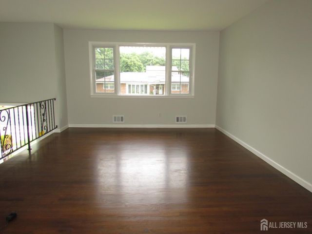 5284 Deborah Drive, Piscataway, NJ 08854