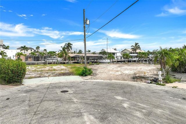 18 Avenida Carita, Fort Myers Beach, FL 33931