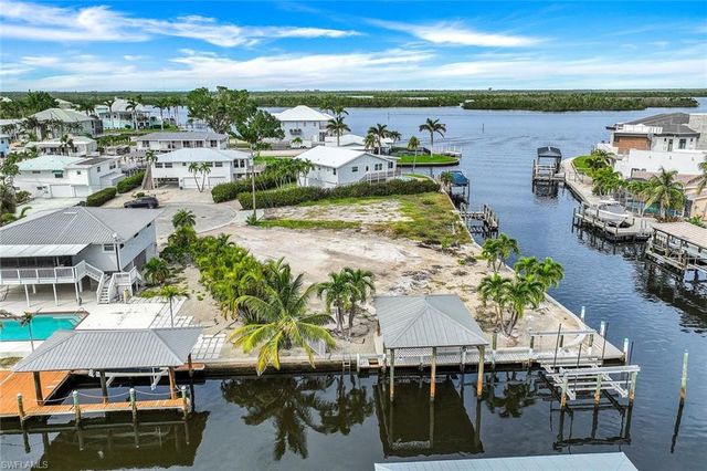 18 Avenida Carita, Fort Myers Beach, FL 33931