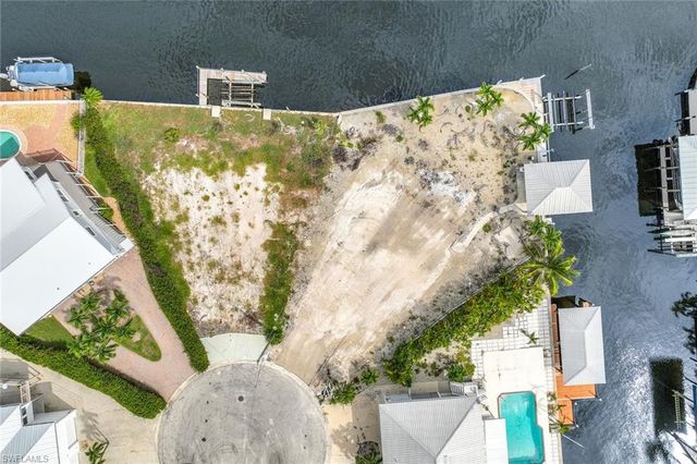 18 Avenida Carita, Fort Myers Beach, FL 33931