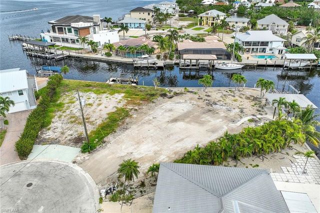 18 Avenida Carita, Fort Myers Beach, FL 33931