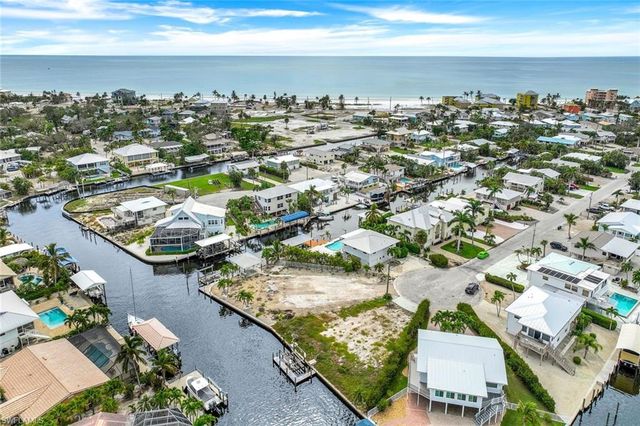 18 Avenida Carita, Fort Myers Beach, FL 33931