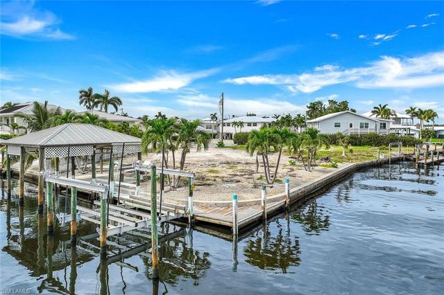 18 Avenida Carita, Fort Myers Beach, FL 33931