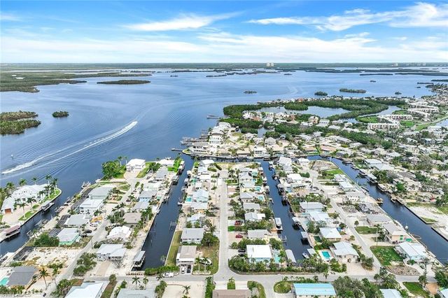 18 Avenida Carita, Fort Myers Beach, FL 33931