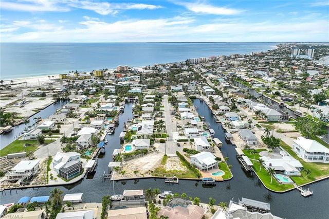 18 Avenida Carita, Fort Myers Beach, FL 33931