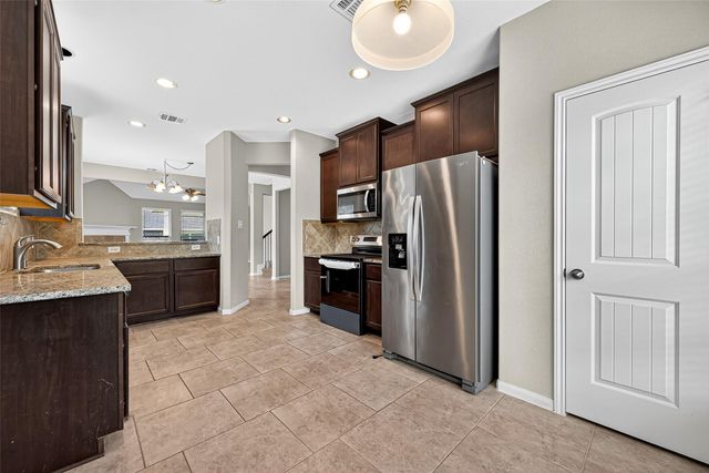707 Paradise Lane, Montgomery, TX 77356